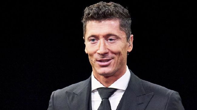 该作品讲述了草刈扮演的一位独身父亲，在退休后经由过程体操与他人成立关系，而且初次挑战做家务的亲情与真心满载的故事。文乃扮演的是18年前在母亲归天后担起身中所有家务的独女。固然一向顽强的撑持着父亲，却因本身的婚期快要，教父亲做起了家务。这也把文乃的家庭面投放到了年夜银幕上。